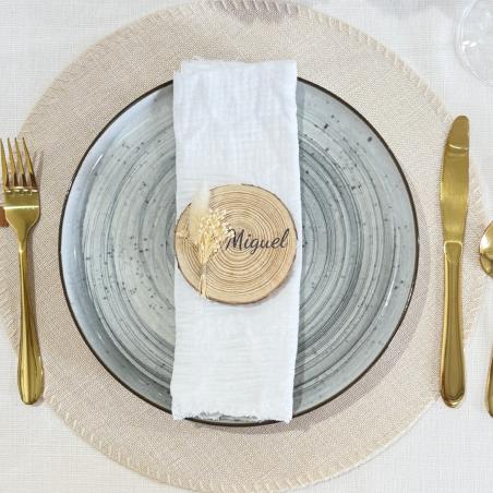Rodaja de madera con flores para regalar