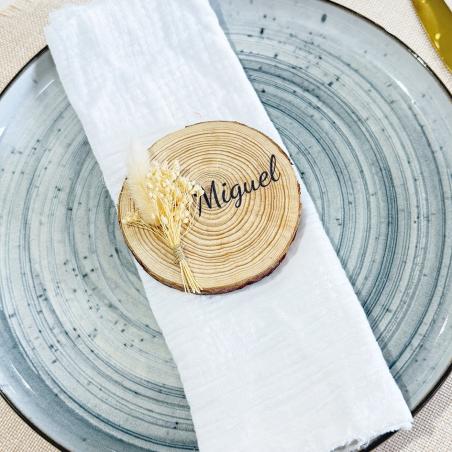 Rodaja de madera con flores para regalar