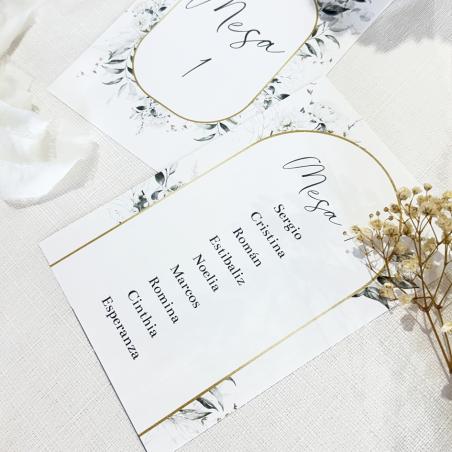 Seating elegante y floreada para bodas