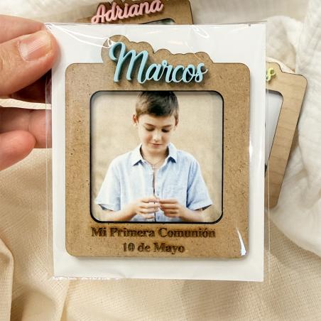 Portafotos de Madera con nombre en relieve
