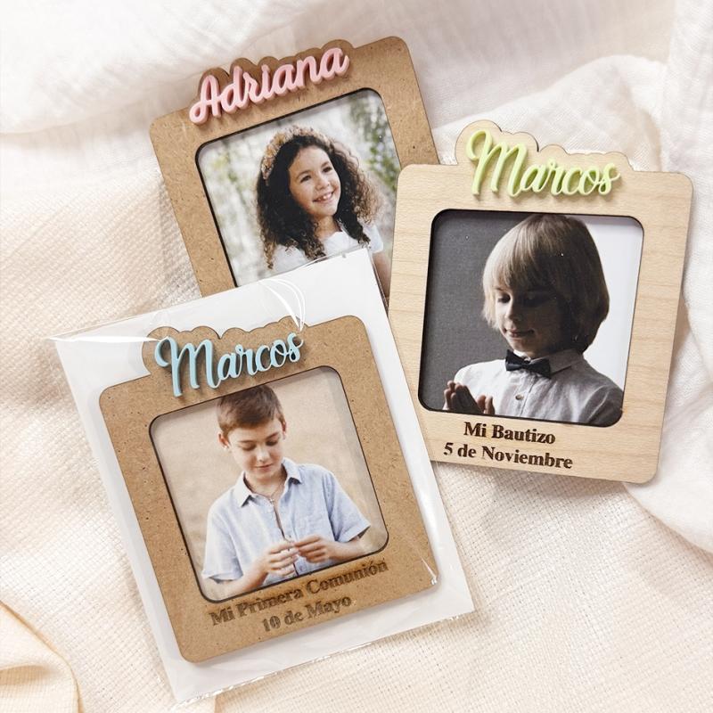 Portafotos de Madera con nombre en relieve