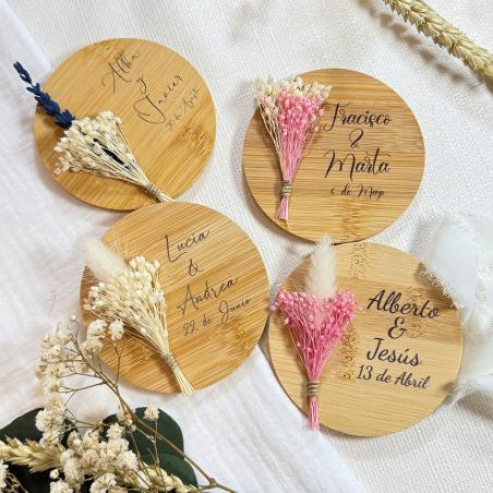 Detalle Placa de Madera con Flores Preservadas